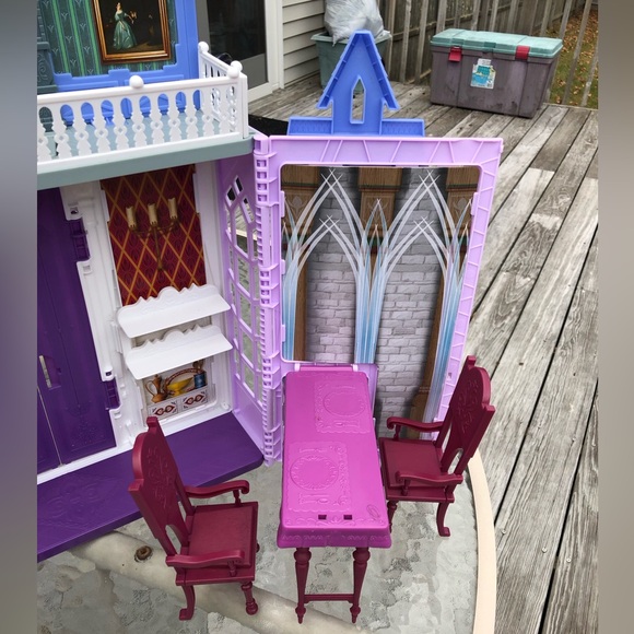 Disney Frozen 2 Fold And Go Portable Arendelle Castle Play Set House - Picture 4 of 10